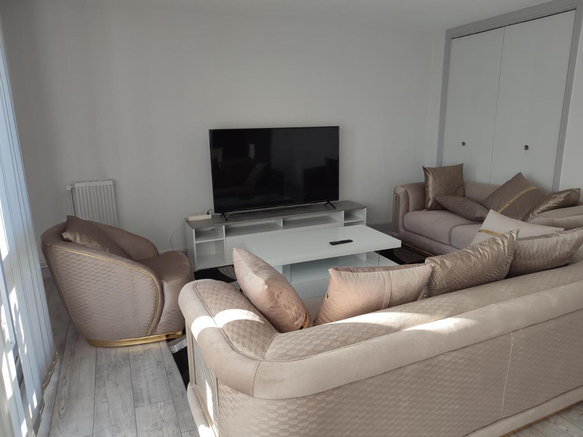 Grand Et Superbe Appartement Proche Paris Creil Exterior photo